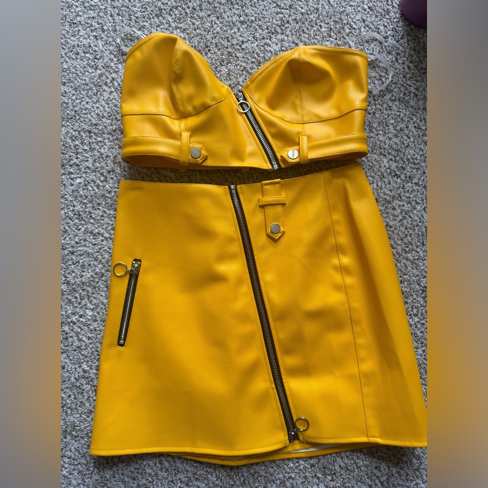 Two piece for love and lemons outfit never worn size medium